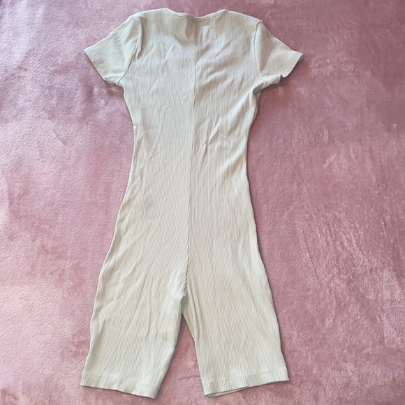 Guess Ribbed Romper ⭐️ - Picture 2 of 4